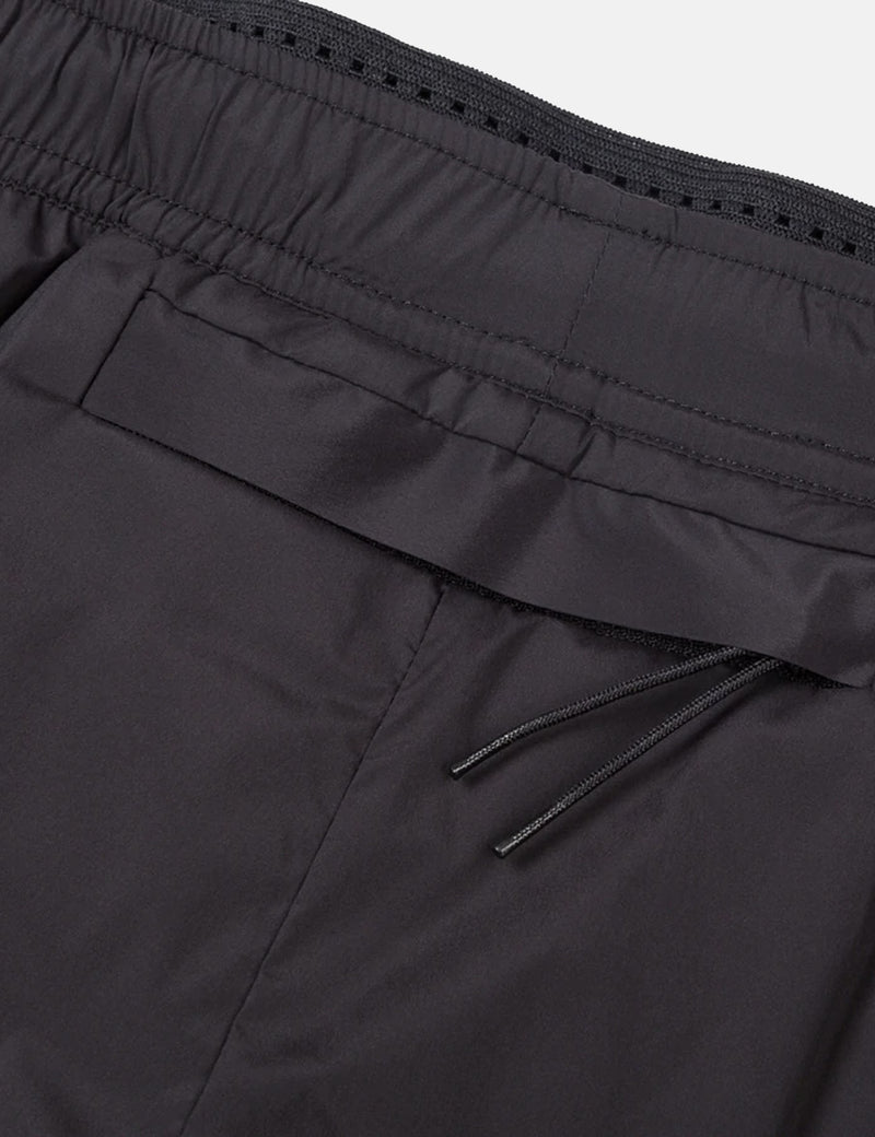 Satisfy Running Techsilk 8 Shorts (Seide) - Schwarz