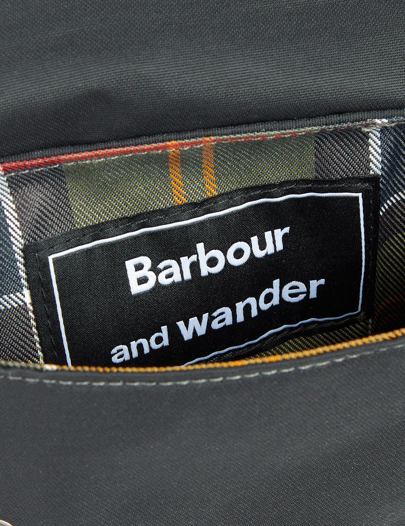 Barbour x And Wander Umhängetasche - Schwarz